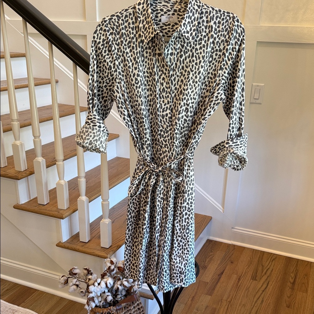 UNTUCKit Black and off white Animal Print Long Sleeve shirt dress! Gently worn!